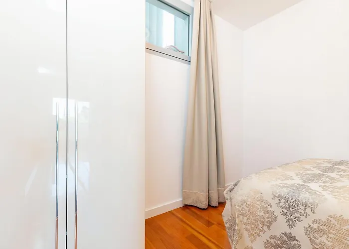Apartament No 15 *