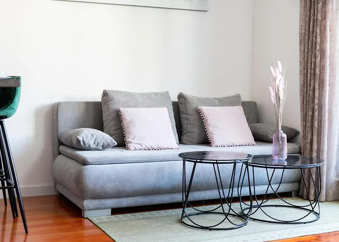 Apartament No 15 *